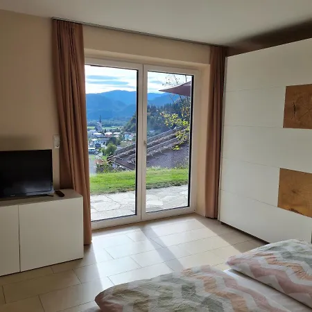 Mountains And 아파트